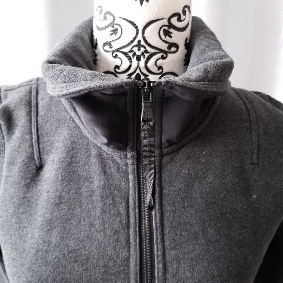 SOLD Lululemon En Route Jacket Size 4 - Picture 7 of 8
